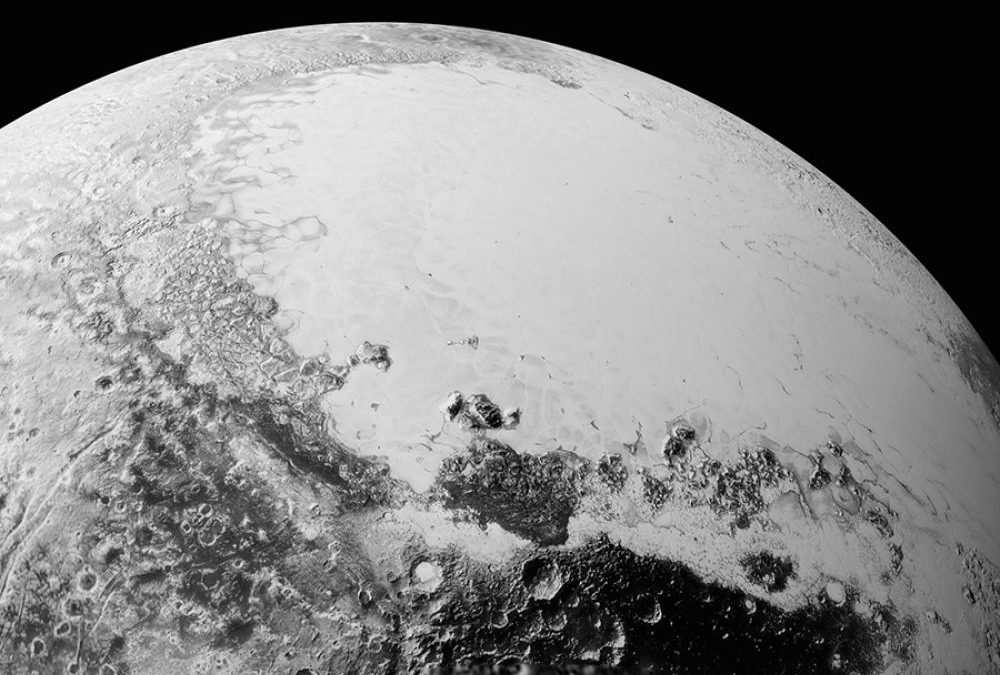 Il y aurait bien un océan sous la surface gelée de Pluton