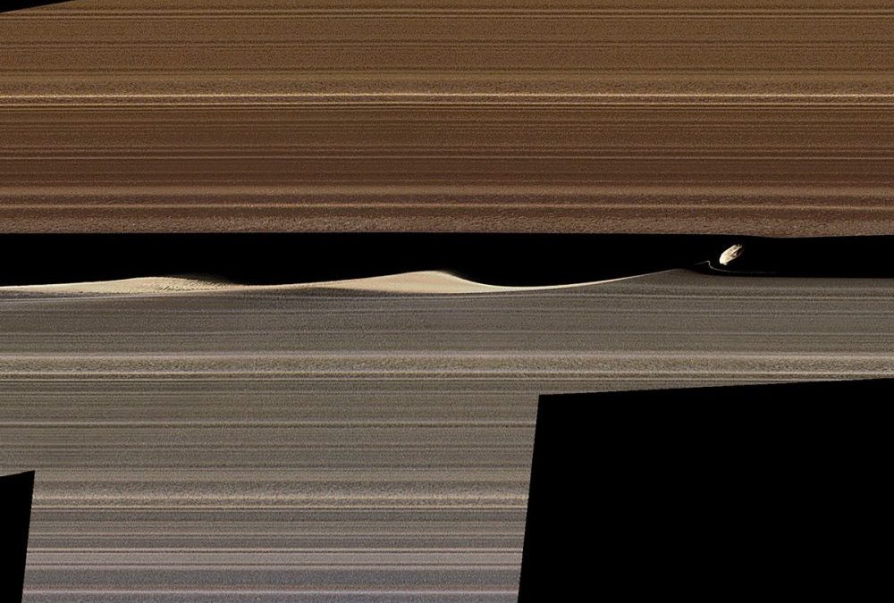 Une lune qui forme des vagues dans les anneaux de Saturne