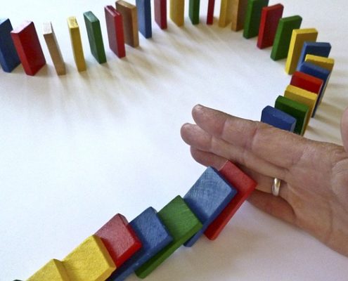 Les dominos commencent à tomber
