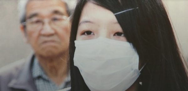 Épidémie: paniquer ou être complaisant?