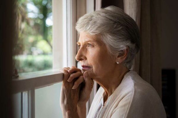 Comment aider psychologiquement nos aînés pendant la pandémie