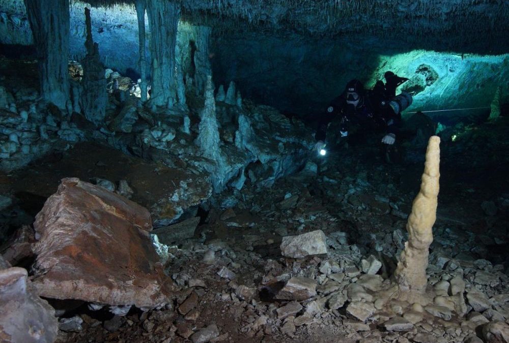 Premiers humains en Amérique : découverte de traces inédites d&rsquo;activité au fond de la plus grande grotte submergée du monde