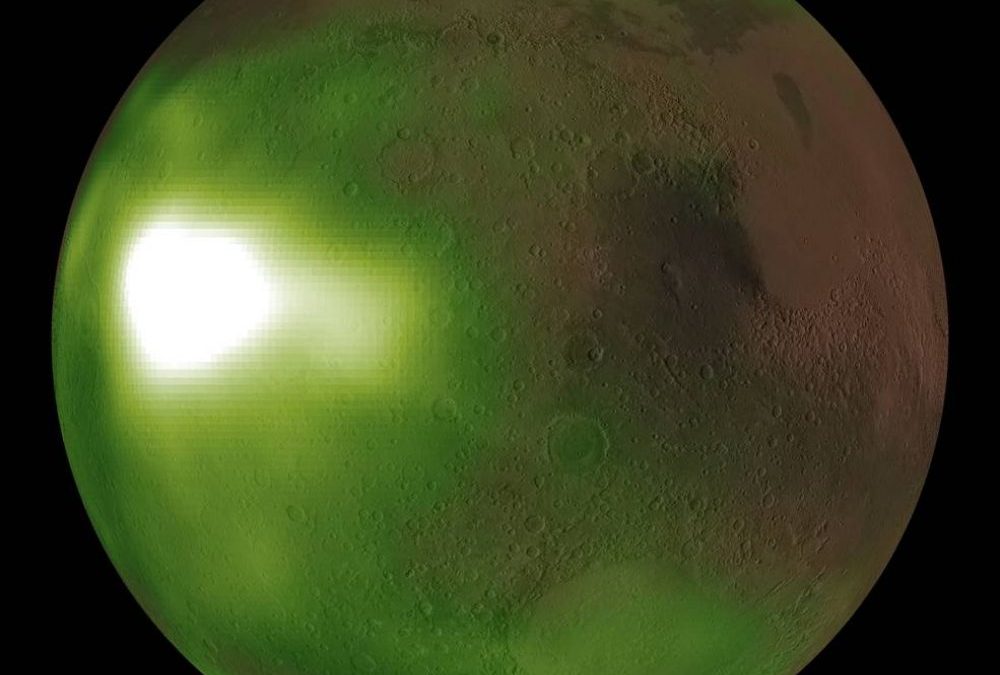MAVEN observe Mars de nuit et la voit briller
