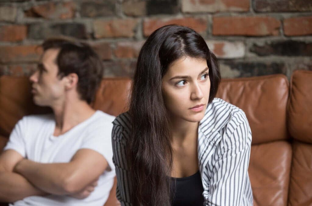 4 signes d&rsquo;alerte dans une relation amoureuse