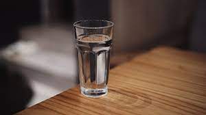 Doit-on vraiment boire 8 verres d&rsquo;eau par jour? Non