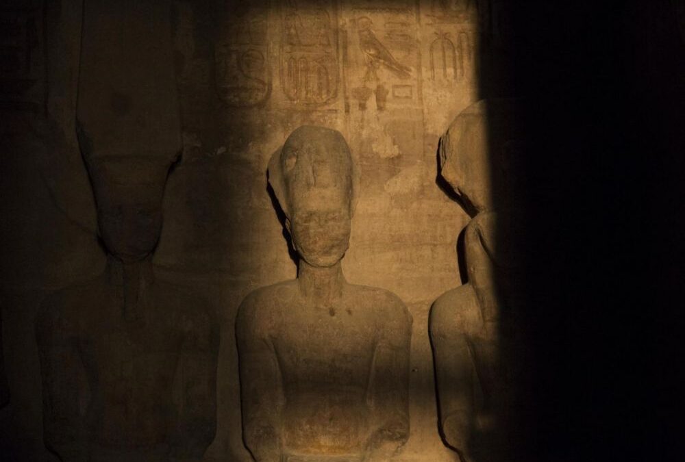 Egypte : le 22 février, quand la statue de Ramsès II, à Abou Simbel, est irradiée par les rayons du soleil