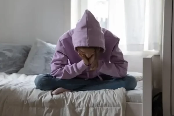 Des adolescents aux âmes blessées qui ont recours à l&rsquo;automutilation, pourquoi le font-ils et comment pouvons-nous les aider ?