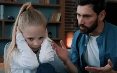 7 signes que vous avez été élevé par des parents manipulateurs