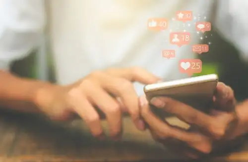 Réseaux sociaux: le moi désintégré
