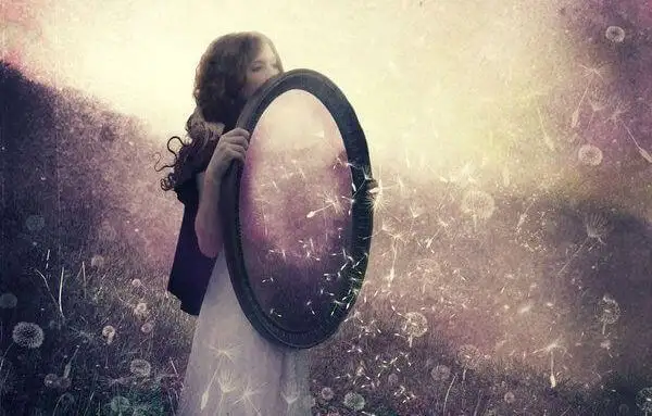 Loi du miroir : ce que vous voyez chez les autres est votre reflet