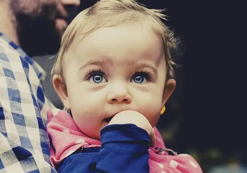 Savez-vous ce qu&rsquo;apprend à faire un bébé entre 4 et 6 mois ?