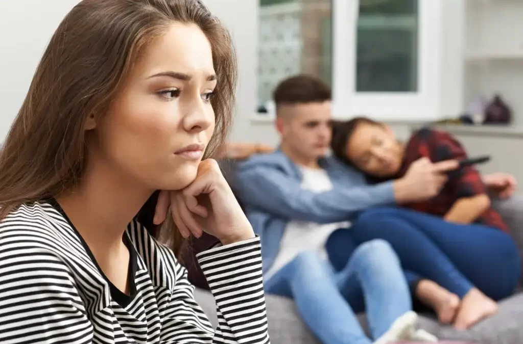 Pourquoi une personne narcissique cherche-t-elle à générer de la jalousie chez son partenaire ?
